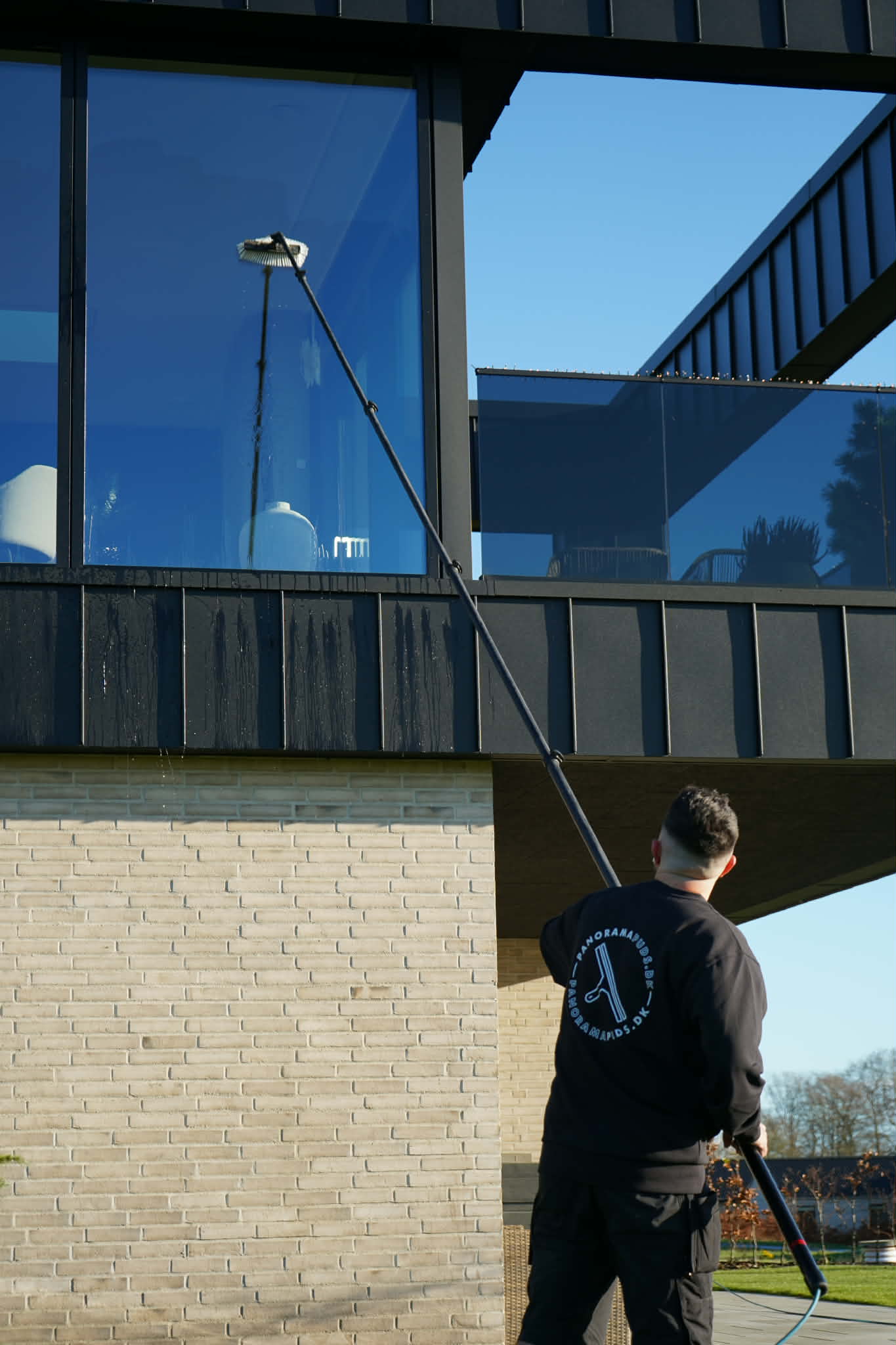 Vinduespudsning i Hasselager