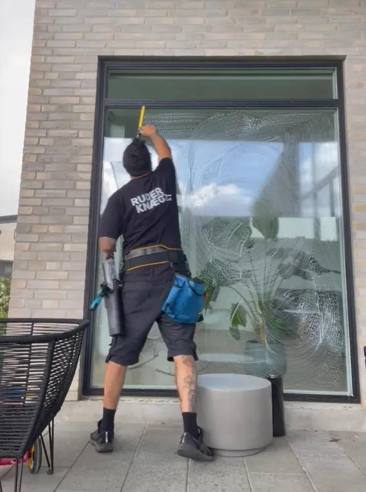 Vinduespudsning ved villa